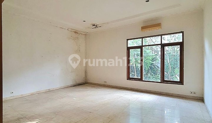 Rumah Hook Halaman Luas di Kemang Dalam, LT 598 LB 350 2