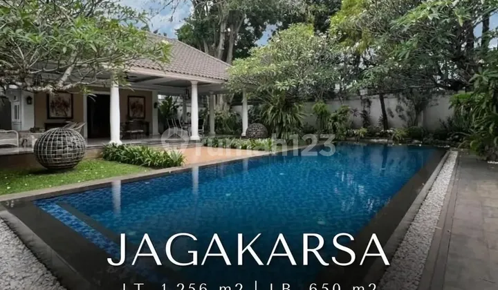 Rumah Fully Furnished Halaman Luas di Jagakarsa, LT 1256 LB 650