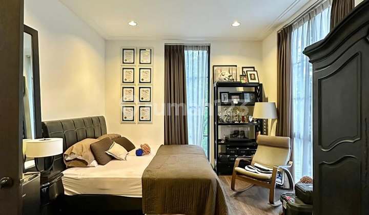 Modern Classic House Dalam Townhouse di Kemang, LT 141 LB 305 2