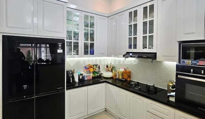 Wide Yard House Near MRT in Lebak Bulus, Land Area 820, Building Area 400 2