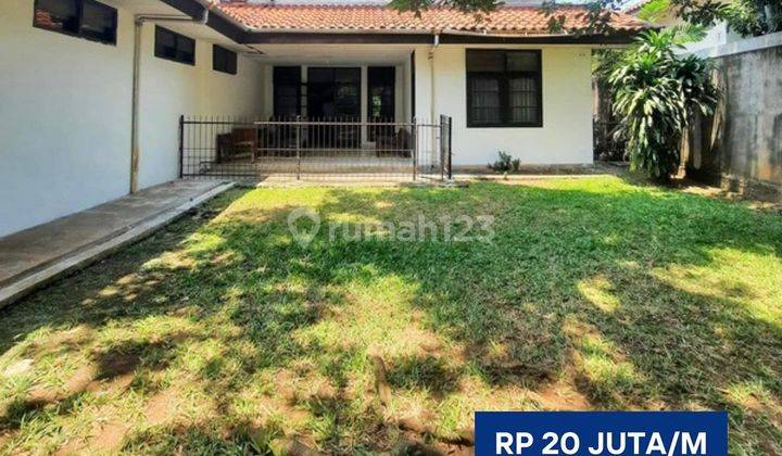 Rumah Halaman Luas Hitung Tanah di Cipete Selatan, Lt 584 1