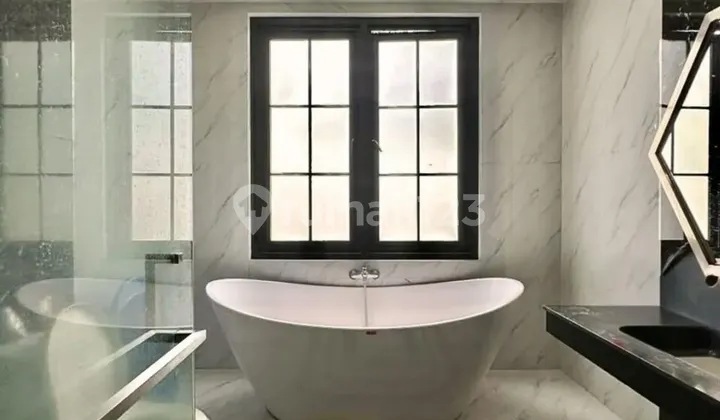 Rumah Fully Furnished Siap Huni di Komplek Kebayoran Lama, LT 300 LB 650 2