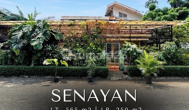 Hook House with Land Calculation in Senayan Complex, LT 565 LB 250 Hook House with Land Calculation in Senayan Complex, LT 565 LB 250