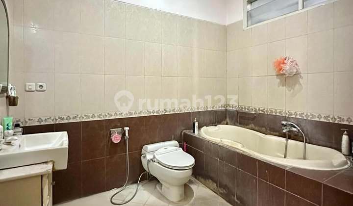 Rumah Bagus Siap Huni di Bangka - Kemang, LT 447 LB 390 2