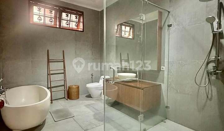 Rumah Asri dan Terawat di Ragunan, LT 921 LB 700 2