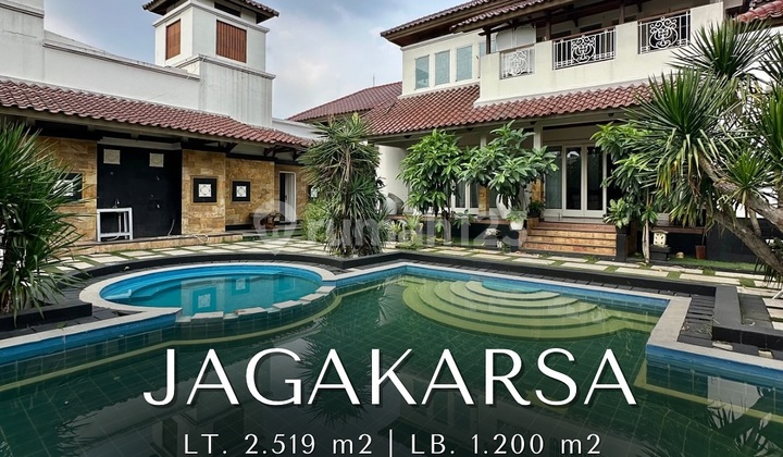 Ethnic Classic House di Jagakarsa. LT 2519 LB 1200
