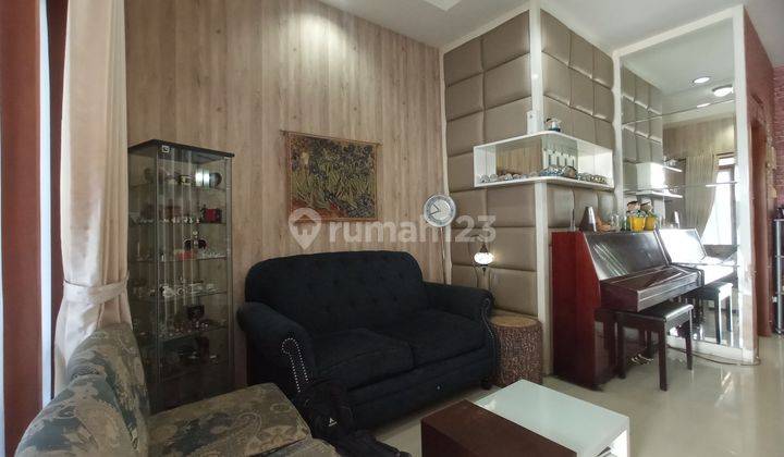 Rumah 2 Lantai Bagus Semi Furnishe di Jalan Cikutra Strategis SHM 2