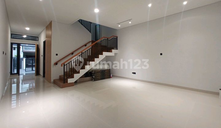 Rumah Baru Design Modern di Pst Kota Bdg Dkt Griya Bubat