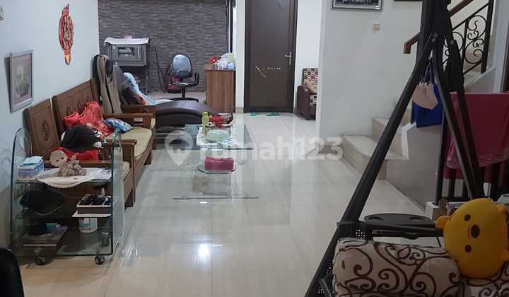 Rumah 2 lantai depan taman Sudah Renovasi 2