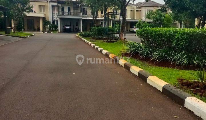 RUMAH DENGAN KOLAM RENANG DALAM CLUSTER 2