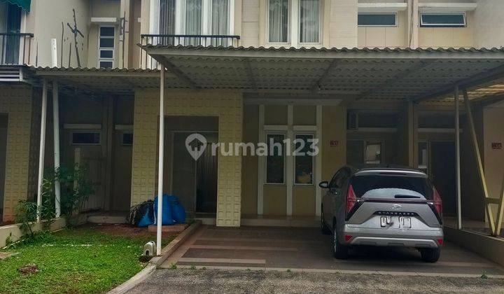 RUMAH DENGAN KOLAM RENANG DALAM CLUSTER 1