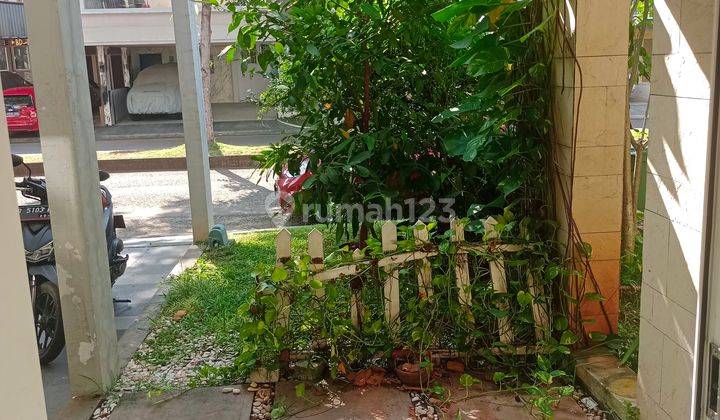 RUMAH BOULEVARD DALAM DIWATER TERRACE DENGAN KOLAM RENANG DALAM CLUSTER 2