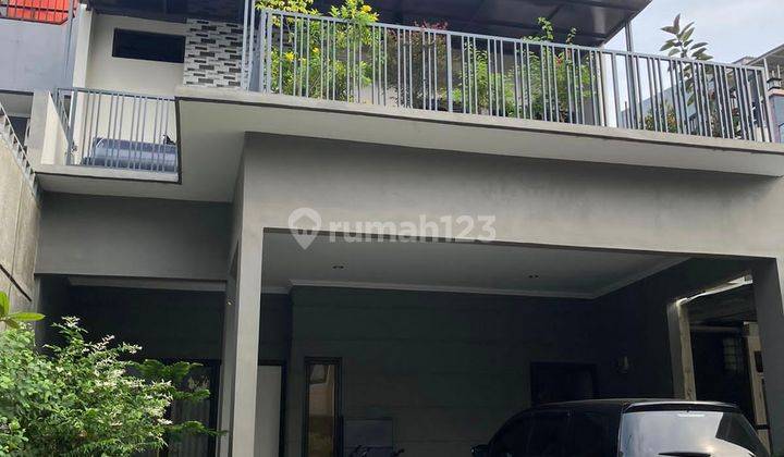 Rumah kuldesak bangunan baru 2 lantai di grand wisata dekat exit tol 1