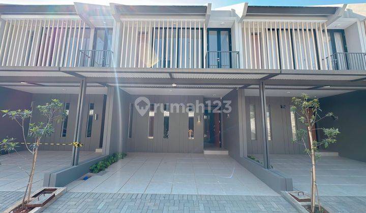 Disewakan z living attic house 3 lantai 4 kamar tidur di grand wisata 1