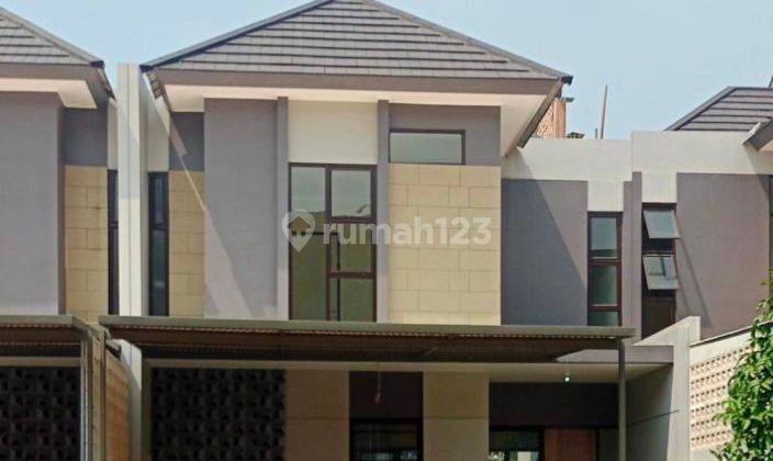 Rumah 2 muka harga bagus di grand wisata dekat exit tol  1