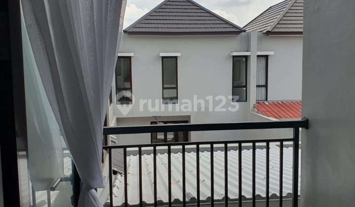 Dijual Rumah Dekat Exit Tol Dengan 5 Kamar Tidur 2