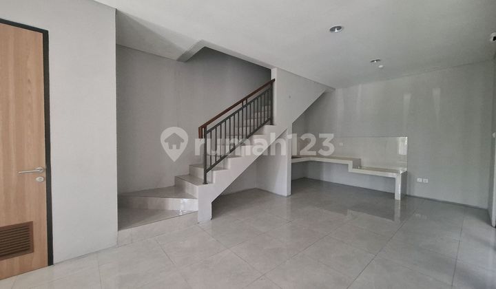 Dijual Rumah Depan Taman di Z Living Grandwisata