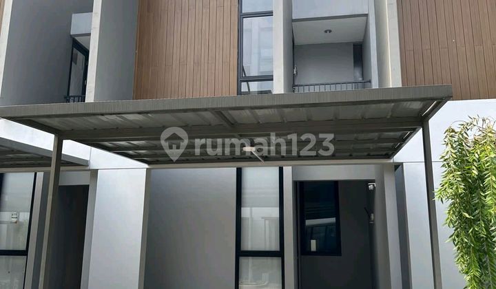Dijual Rumah Depan Taman Full Furnish 2 Lantai Sebelah Mall