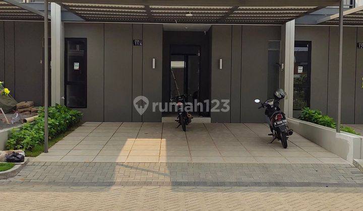 Disewakan Rumah baru bagus kt 4+1 di Grand Wisata 1