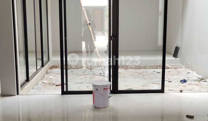 Disewakan Rumah baru bagus kt 4+1 di Grand Wisata 2