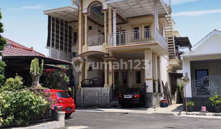 Rumah Tingkat 3 Mentereng 5 Kamar di  Cluster Elit Kota Cirebon
