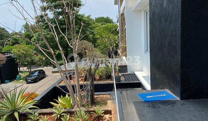 Hadap Selatan Rumah Mewah Pik Luas 300 m2 Siap Huni 2