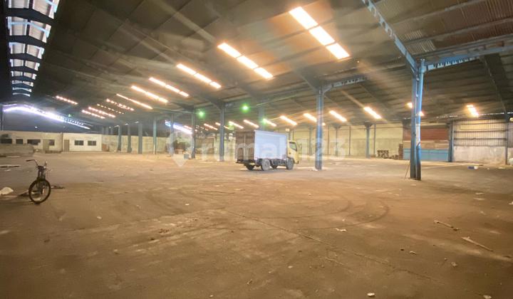 FOR RENT WAREHOUSE ON JKT-TGR CITY BORDER!! Strategic Location, Flood-Free, Toll Access, Spacious Parking Area