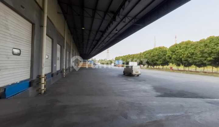 FOR RENT MODERN WAREHOUSE!! Loading Dock, Near Highway Access, High Ceiling, Available Early November FOR RENT MODERN WAREHOUSE!! Loading Dock, Near Highway Access, High Ceiling, Available Early November
