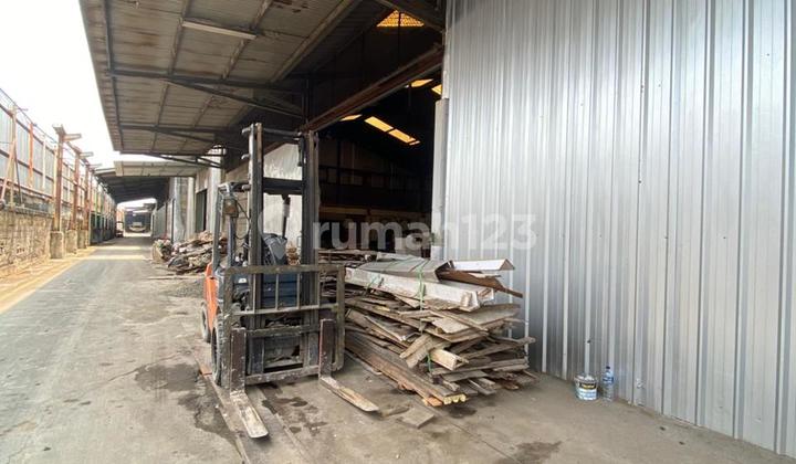 FOR RENT 5 ADJOINING WAREHOUSES!! West Jakarta, Strategic Location, Each Warehouse Area 540, 514, 1,113, 767, 1,163