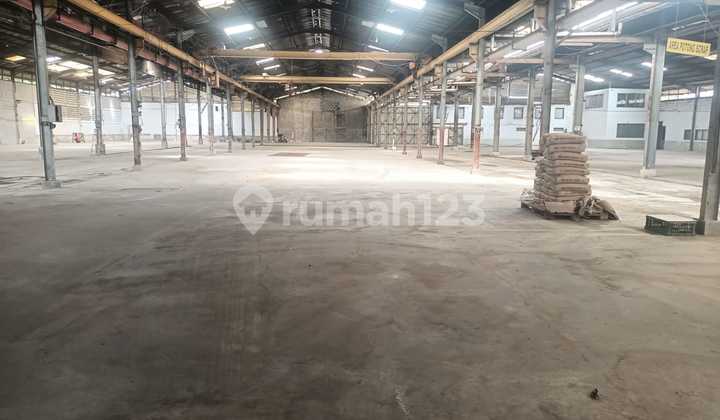 FOR RENT NEWLY RENOVATED WAREHOUSE!! Strategic Location, Near Toll Gate & Flood-Free. Within Warehouse Zone, No Illegal Fees.