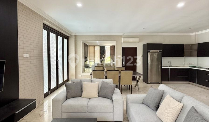 Four Bedrooms House In A Compound Ajh04254