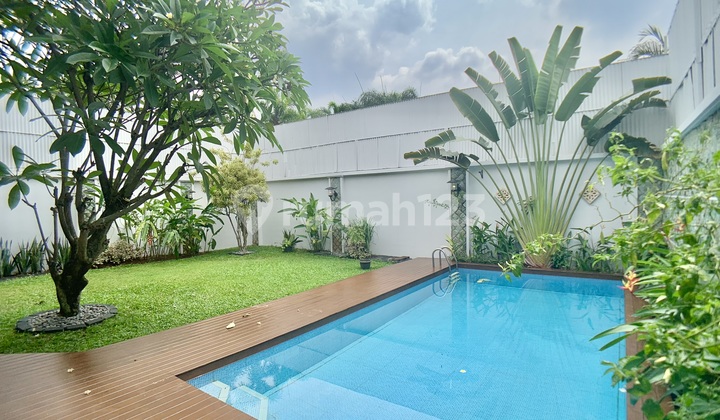 Rumah 5 Kamar Tidur Dengan Kolam Renang Pribadi Di Kompleks Di Cipete Ajh03022