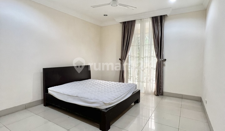 Rumah Terang 4 Kamar Tidur di Kawasan Tenang Pondok Indah Ajh06070 2