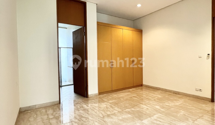 Rumah Mandiri 5 Kamar Tidur Dengan Kolam Renang Ajh04044 2