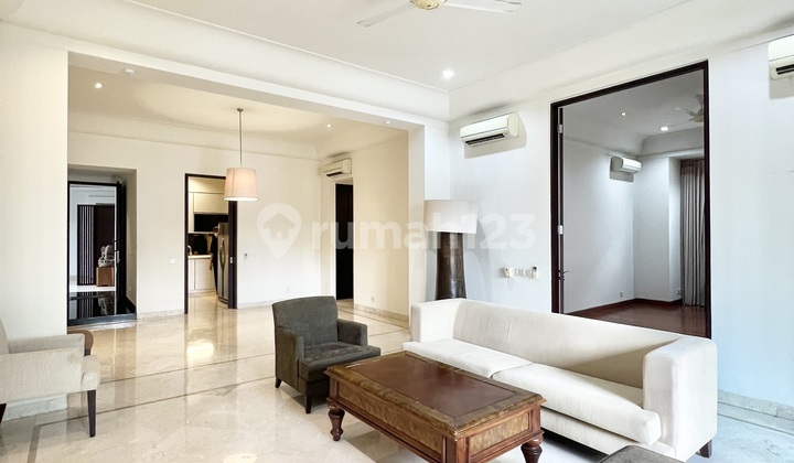 Apartemen Unit Cerah dan Bagus dengan 4 Kamar Tidur AJH02026