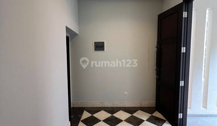 Rumah Minimalis Townhouse di Kemang Ajh04060 1