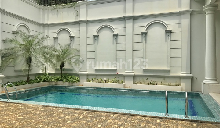 Rumah Cerah 5 Kamar Tidur di Kawasan Tenang Ajh06069