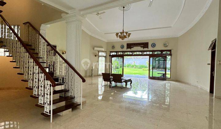 Stand Alone Classic House Big Garden And Pool In Pejaten Ajh05046 2