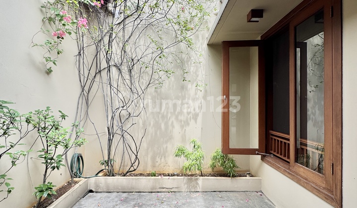 Rumah Tropis 6 Kamar Tidur dengan kolam renang pribadi dan taman AJH04136 2