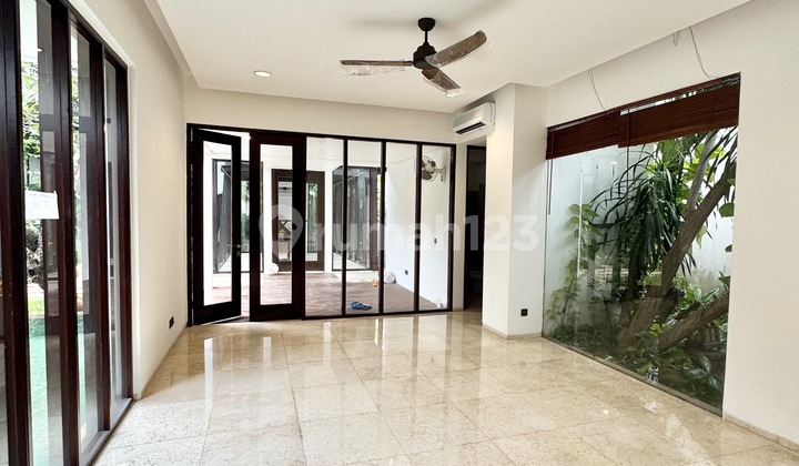 Rumah Terang 5 Kamar Tidur di Kompleks Cilandak Premium yang Tenang AJH02040 2