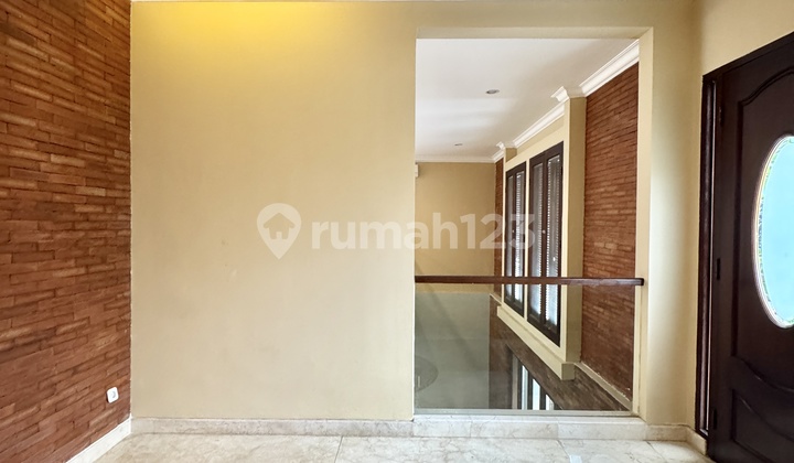 Terang rumah klasik 5 kamar tidur dengan Kolam Renang Pribadi AJH06214 2