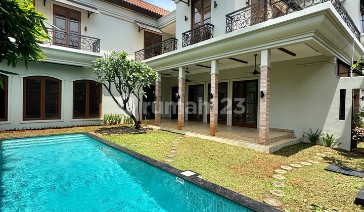 Stand Alone House 5 BR with pool and garden in Kemang AJH04146