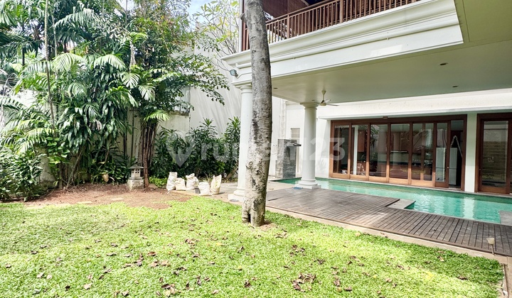 Tropical stand alone house 6 BR with pool and back yard AJH03084