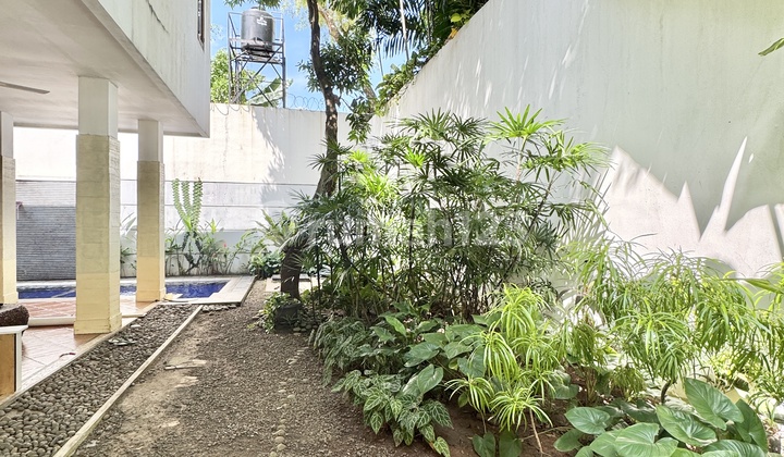 Minimalist House 4 Bedrooms with Private Pool and Garden AJH04150 2