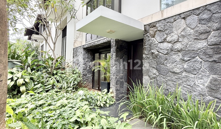 Tropical House 5 BR In A Quiet Compound Of Pejaten Ajh05028