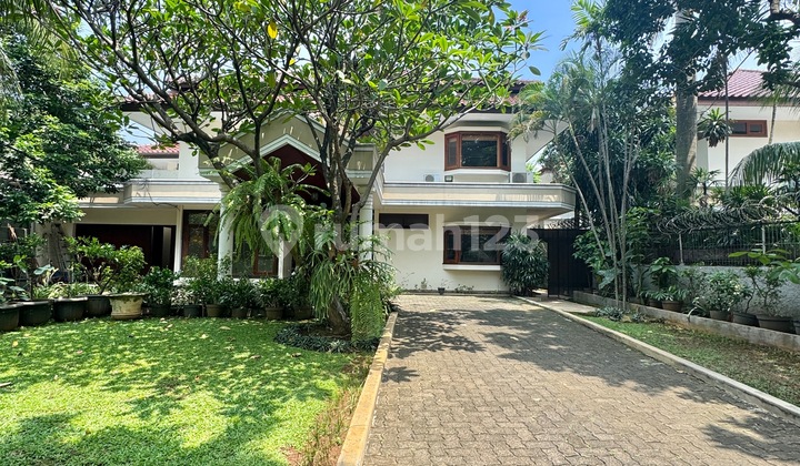 Stand Alone Tropical House with big garden in Kemang AJH04177