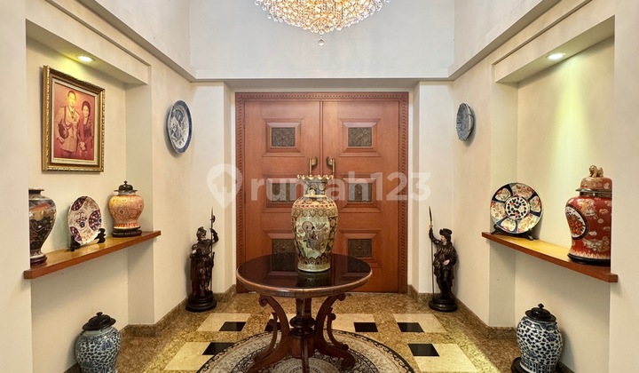 Luxury House with beautiful building details AJH04144 2