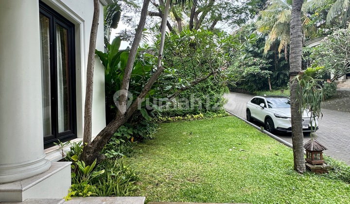 Bright House with 5 bedrooms and a pool in a premium Compound 2