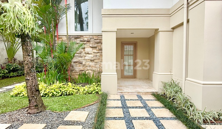 Tropical House in a Quiet and Pleasant Complex in Kemang Ajh04213 2