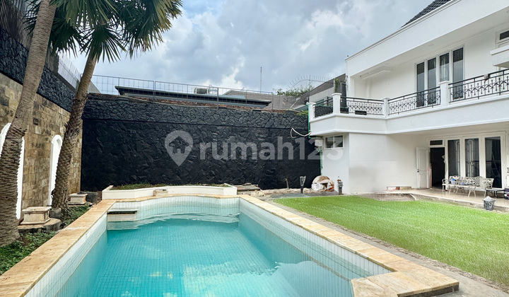 Rumah Cerah 4 Kamar Tidur dengan kolam renang pribadi dan Taman AJH06198 1